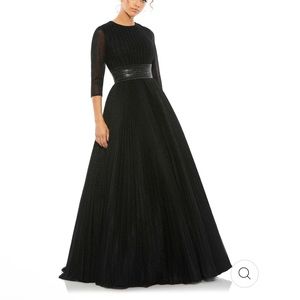 MAC DUGGAL shimmering pleated Aline gown